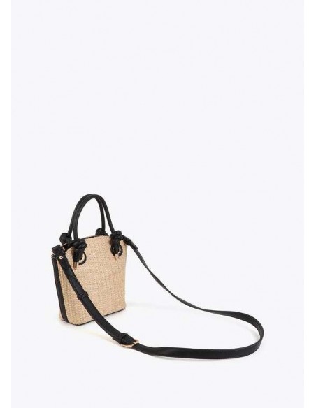 Bolsito efecto rafia con detalles efecto piel y asa bandolera - con el asa extensible montada