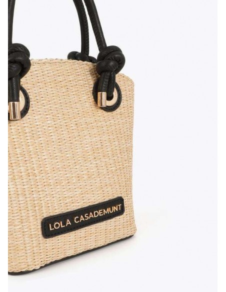 Bolsito efecto rafia con detalles efecto piel y asa bandolera - vista en primer plano