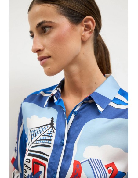 Camisa TAGETE estampada multicolor | Tinta y Bariloche - primer plano de cuello, cierre y hombro