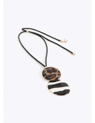 Collar largo con colgante animal print y rayas de LOLA CASADEMUNT 2