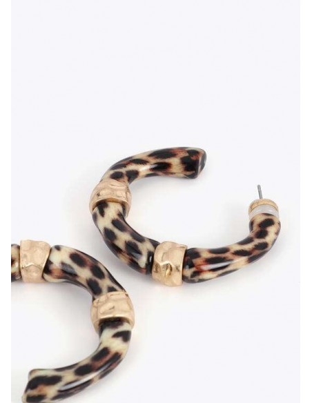 Pendientes de aro efecto bambú animal print de LOLA CASADEMUNT
