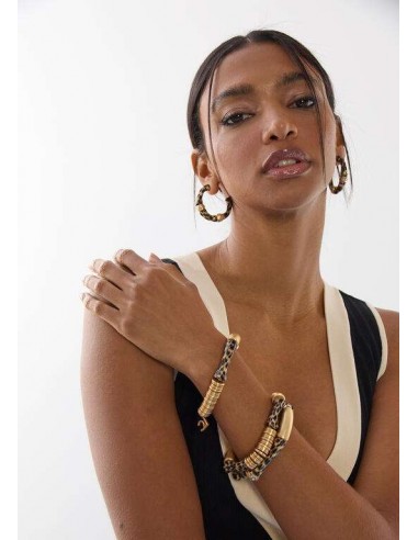 Pendientes de aro efecto bambú animal print de LOLA CASADEMUNT