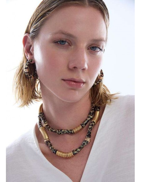 Pendientes de aro efecto bambú animal print de LOLA CASADEMUNT