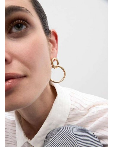 Pendientes dorados de doble aro de LOLA CASADEMUNT