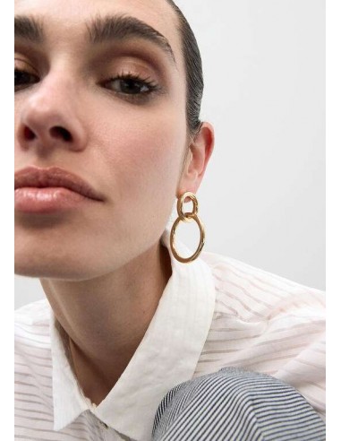 Pendientes dorados de doble aro de LOLA CASADEMUNT