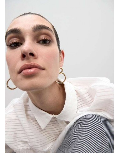 Pendientes dorados de doble aro de LOLA CASADEMUNT