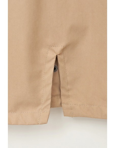 Chaqueta larga impermeable de algodón 100% · Batela - detalle de la abertura trasera
