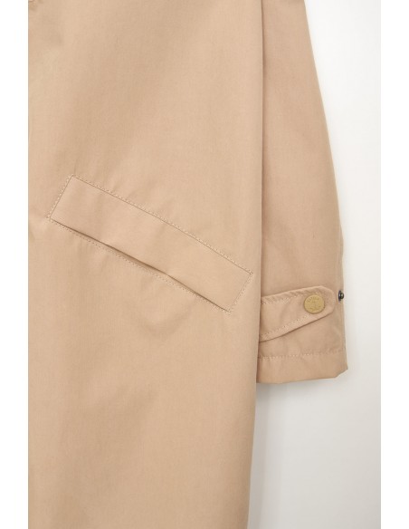 Chaqueta larga impermeable de algodón 100% · Batela - detalle de bolsillo y puño de la manga