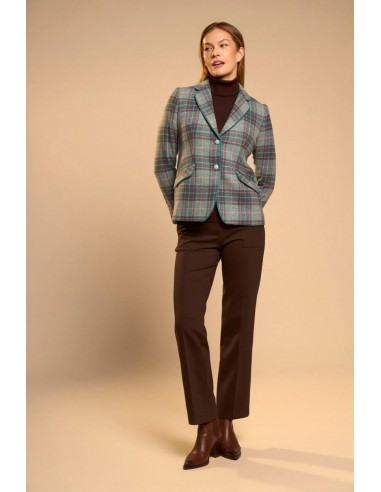 Americana Cefalu con jersey de cuello alto y pantalón marrón