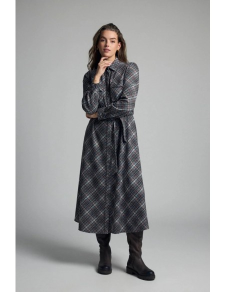 Vestido Rosalina de cuadros con botas altas