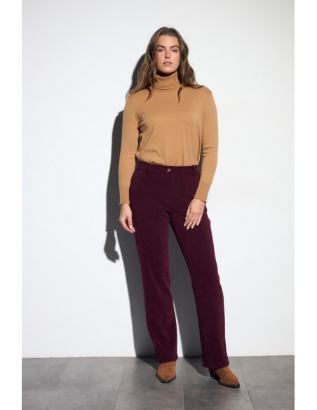 Pantalón de pana Sabiana con jersey camel de cuello alto