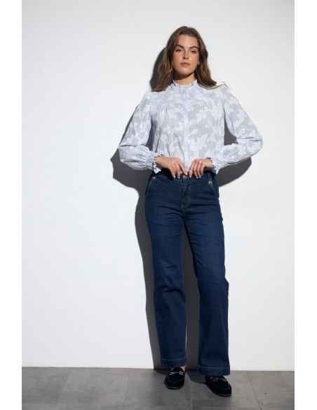 Look completo con camisa Grane y vaqueros anchos