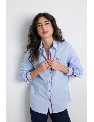 Camisa celeste Joncet de Bariloche con ribete de cuadros, vista frontal