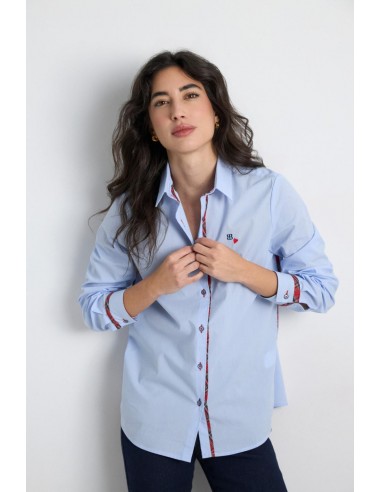 Camisa celeste Joncet de Bariloche con ribete de cuadros, vista frontal