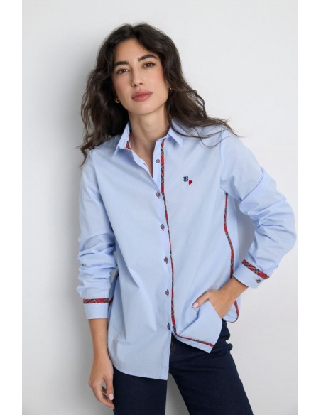 Camisa celeste Joncet con vaqueros