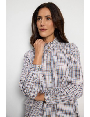 Camisa de cuadros Mahila de Tinta con vaqueros, vista frontal 2