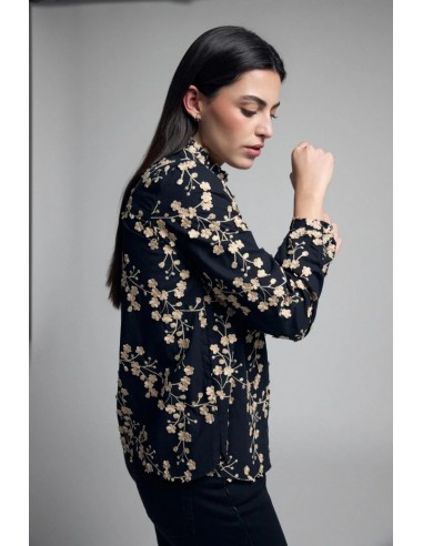 Camisa Zenaida negra bordada de perfil