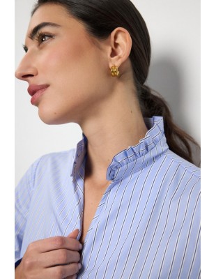 Camisa entallada de rayas celeste con volante Adrano 2