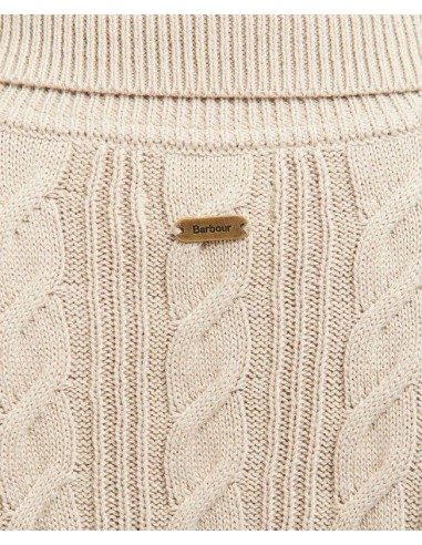 Detalle del tejido y la etiqueta del Jersey Liso Pico Juniper Soft LT Sand de Barbour®