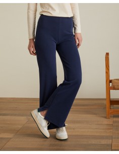 Pantalón fluido wide leg en detalle