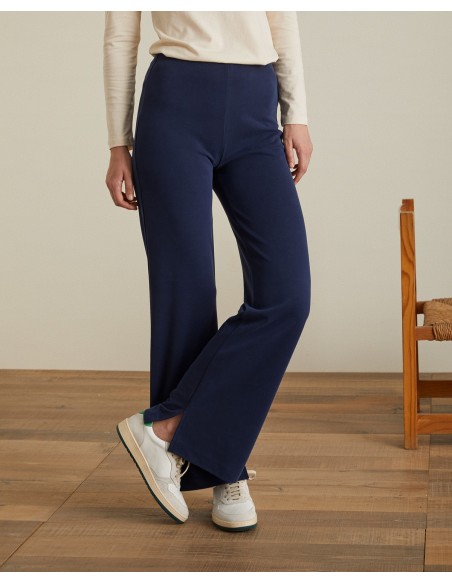 Pantalón fluido wide leg en detalle