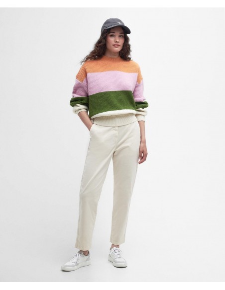 Pantalón Barbour Chino - look de modelo con el pantalón chino de Barbour en color Blanco.