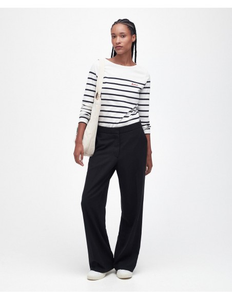 Polo Liso M/C Bradley Top Cloud/Navy combinado con pantalón oscuro