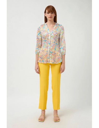 Camisa Jazmín Natural – Blusa plisada con estampado paisley y tejido fluido