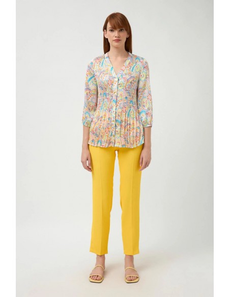 Camisa Jazmín Natural – Blusa plisada con estampado paisley y tejido fluido