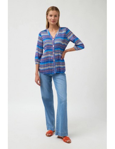 Camisa Encanto Tinta – Blusa plisada con estampado geométrico y cierre de botones