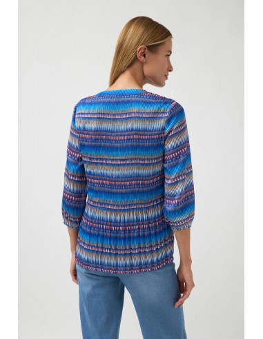 Camisa Encanto Tinta – Blusa plisada con estampado geométrico y cierre de botones