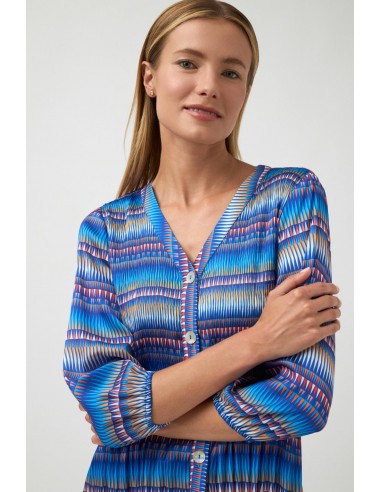 Camisa Encanto Tinta – Blusa plisada con estampado geométrico y cierre de botones