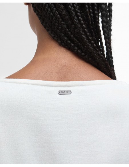 Barbour® Hawkins Striped Top - detalle de chapa con la marca en la parte posterior del cuello. Barbour® Hawkins Striped Top - detalle de chapa con la marca en la parte posterior del cuello.