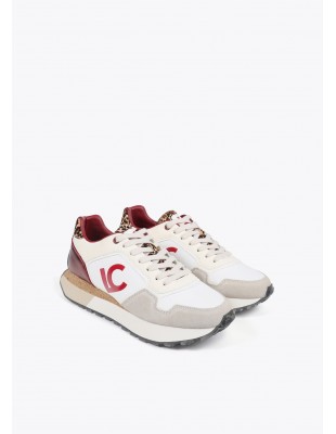 Deportiva con suela personalizada y estampado animal de Lola Casademunt