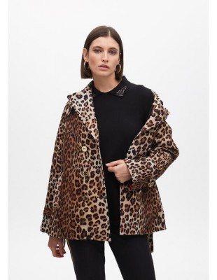 Chaquetón tipo trench corto en animal print de Lola Casademunt