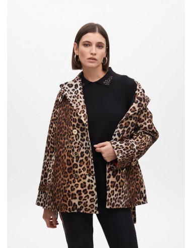 Chaquetón tipo trench corto en animal print de Lola Casademunt