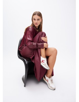Deportiva con suela personalizada y estampado animal de Lola Casademunt 2