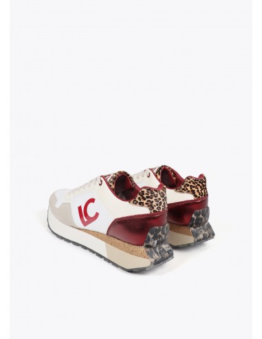 Deportiva con suela personalizada y estampado animal de Lola Casademunt