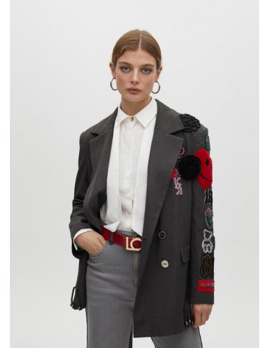 Americana cruzada oversize con parches de Lola Casademunt