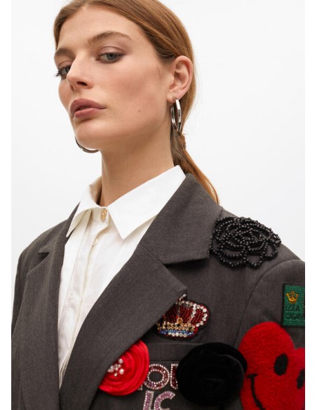 Americana cruzada oversize con parches de Lola Casademunt Americana cruzada oversize con parches de Lola Casademunt