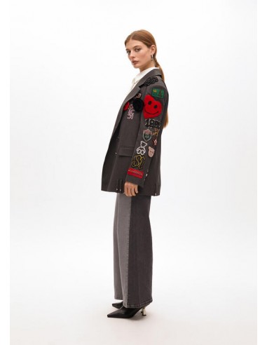 Americana cruzada oversize con parches de Lola Casademunt - vista lateral