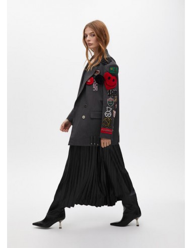 Americana cruzada oversize con parches de Lola Casademunt