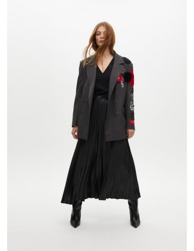 Americana cruzada oversize con parches de Lola Casademunt