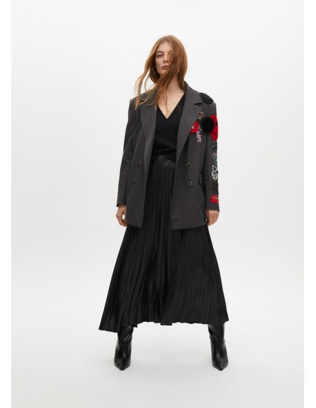 Americana cruzada oversize con parches de Lola Casademunt Americana cruzada oversize con parches de Lola Casademunt