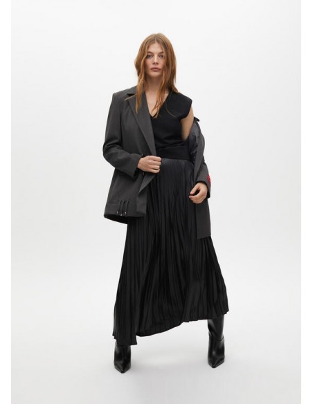Americana cruzada oversize con parches de Lola Casademunt Americana cruzada oversize con parches de Lola Casademunt