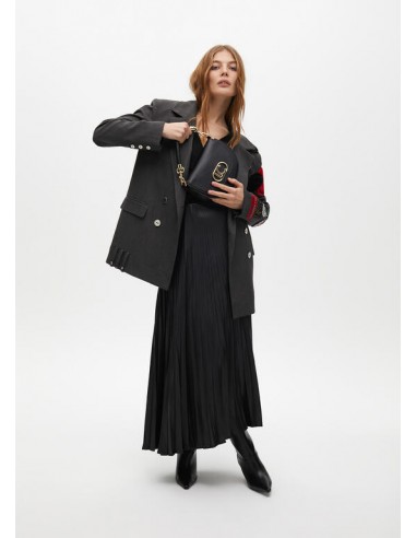 Americana cruzada oversize con parches de Lola Casademunt