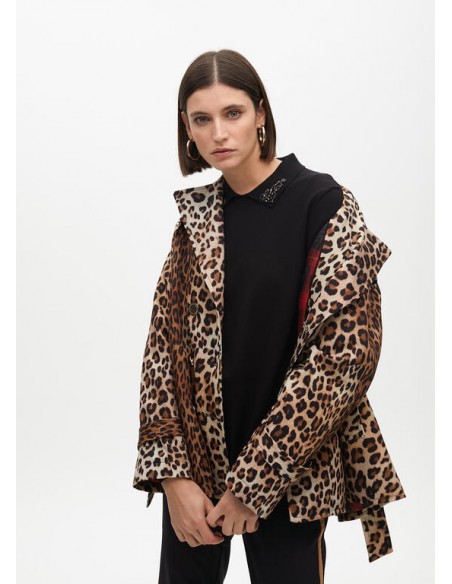 Chaquetón tipo trench corto en animal print de Lola Casademunt Chaquetón tipo trench corto en animal print de Lola Casademunt