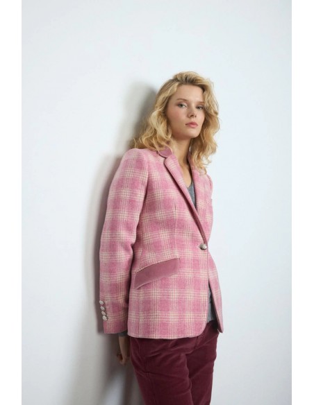 Americana de cuadros Legio – Entallada en lana rosa de Tinta y Bariloche