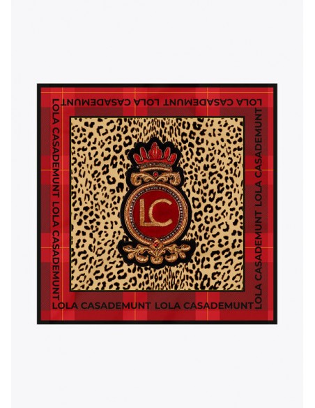 Pañuelo animal print con escudo y tartán – Lola Casademunt Pañuelo animal print con escudo y tartán – Lola Casademunt