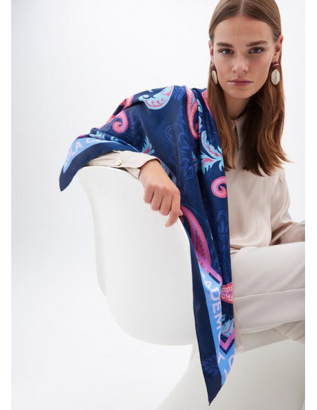 Pañuelo paisley azul – Lola Casademunt Pañuelo paisley azul – Lola Casademunt